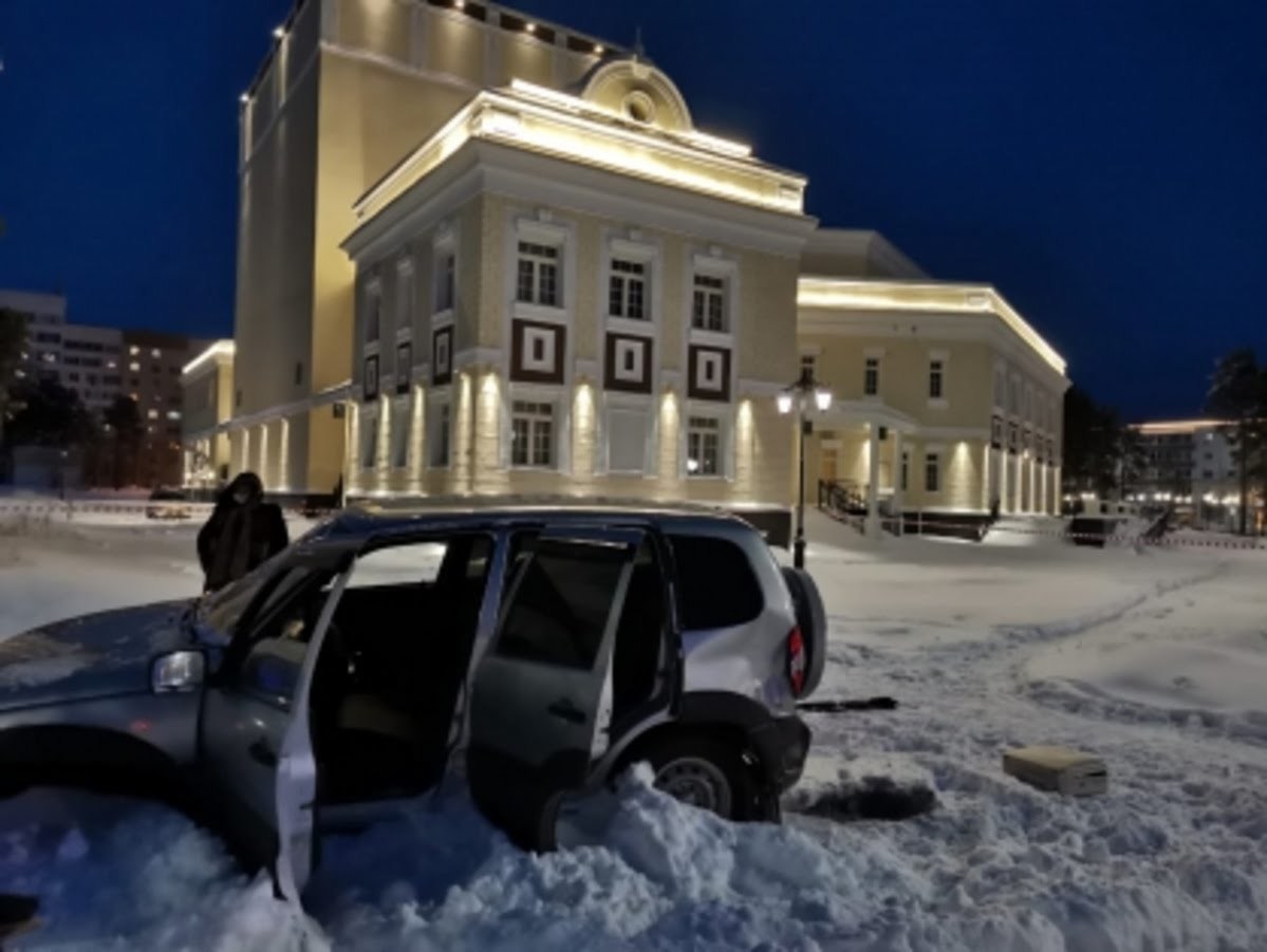 В Когалыме пьяный мужчина открыл стрельбу по зданию отдела МВД и банку |  Пикабу