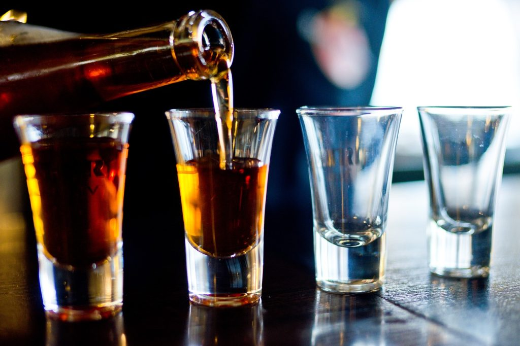 Можно ли пить алкоголь с антибиотиками — блог медицинского центра ОН Клиник