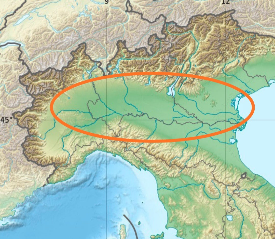 Река на севере италии. Паданская равнина Италия. Паданская равнина Италия на карте. Паданская низменность на карте Италии. Падуанская равнина карта.
