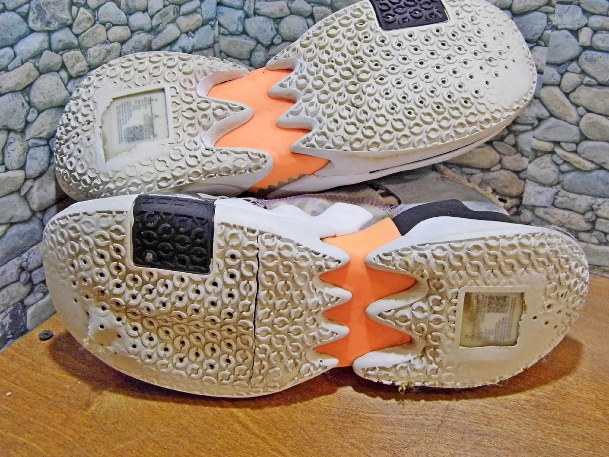 Лопнула подушка в кроссовке - как поступить? | Пикабу