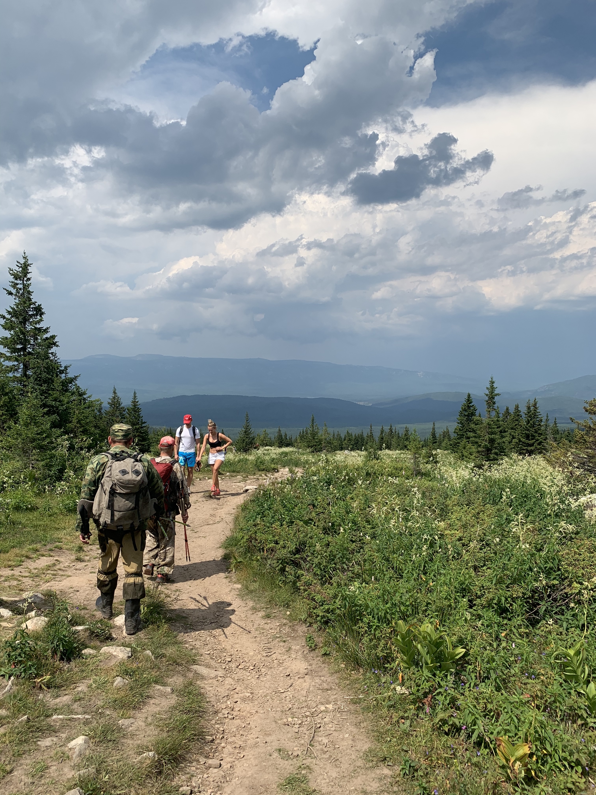 Russian urals. Уральские горы летом. Фотосессия в горах Урала летом. Лето в горах фото Урала. Уральские горы летний день.