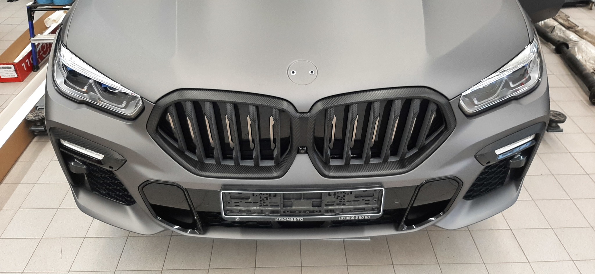 Оклейка в винил кузова BMW X6M или история о том, как мы клеили и красили.  Часть 2 | Пикабу