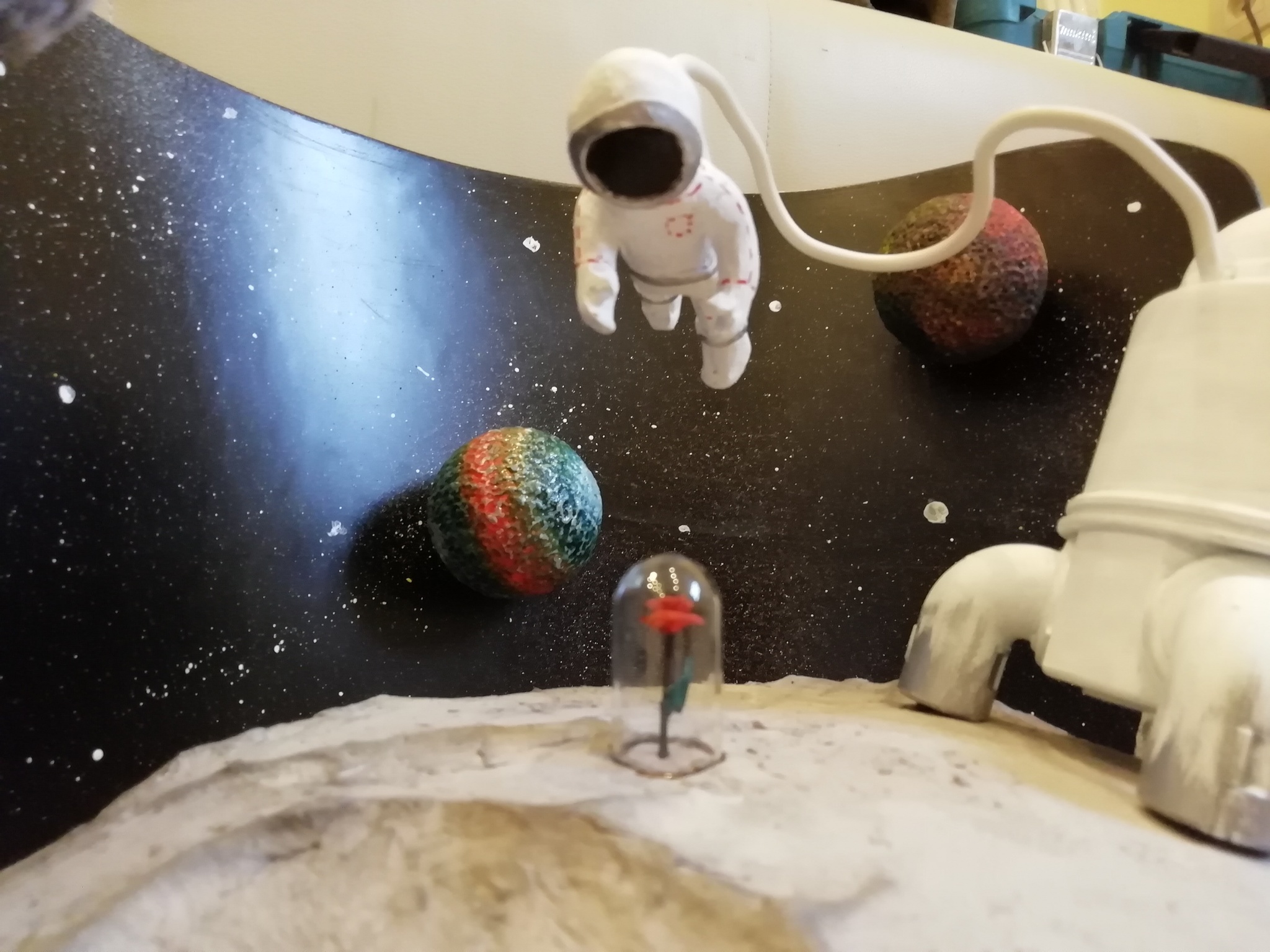 Поделка ко Дню Космонавтики в детский сад. Поделки космос своими руками.