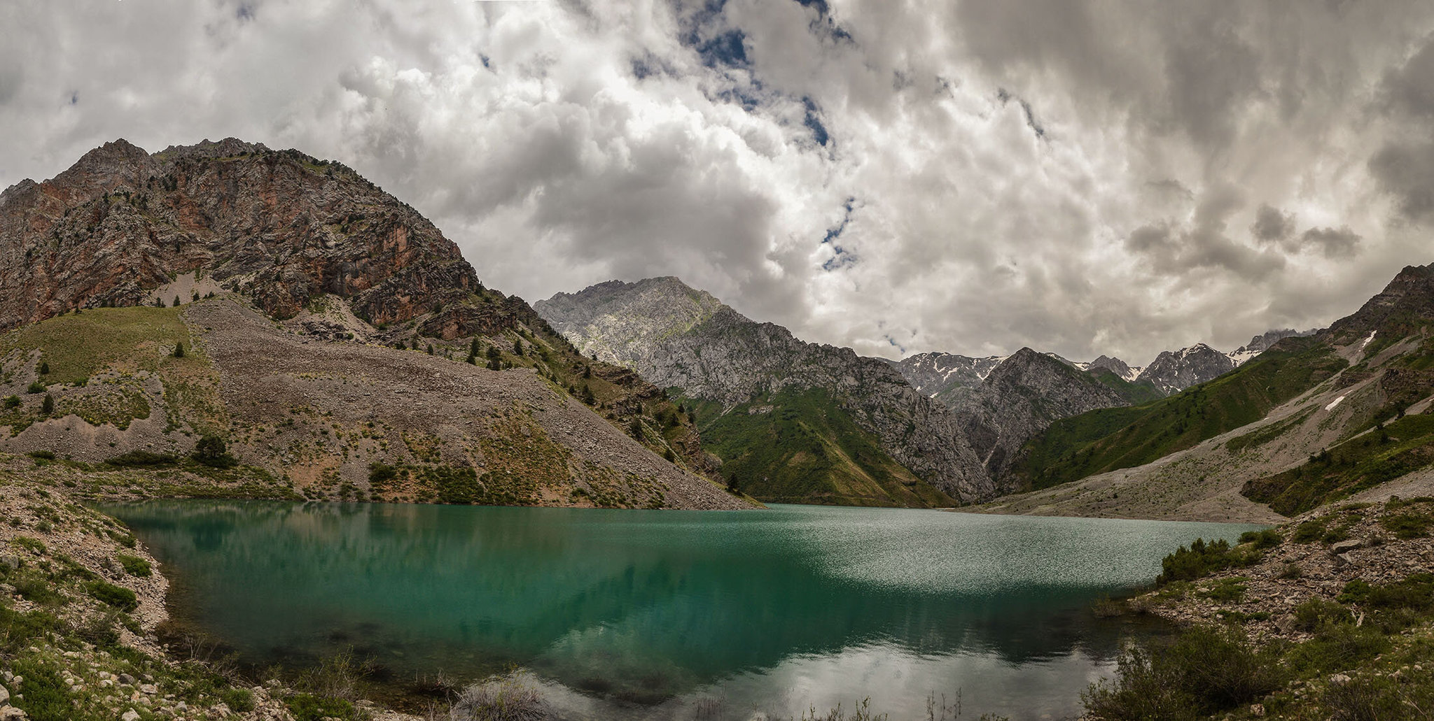 Озеро Бадак в Узбекистане