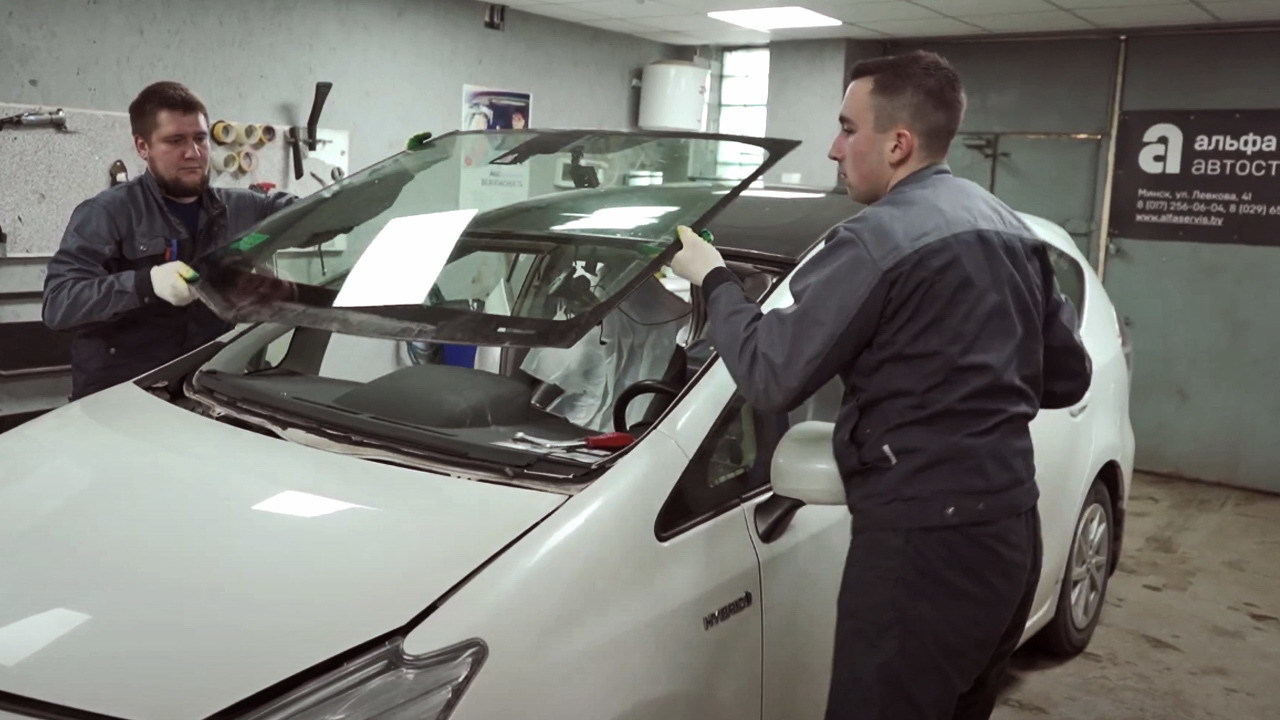 Замена лобового стекла на Toyota FJ Cruiser Видео Смотреть