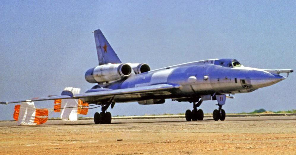 Почему самолет Ту-22 получил прозвище «Людоед»? | Пикабу
