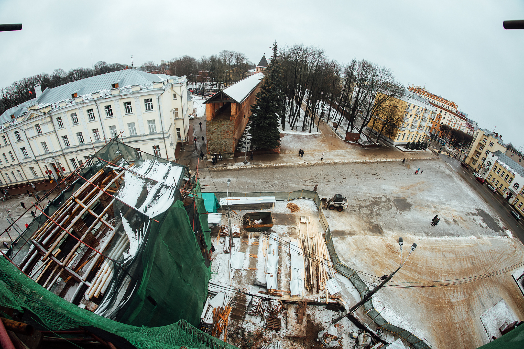 В Смоленске обрушился фрагмент крепостной стены | Пикабу