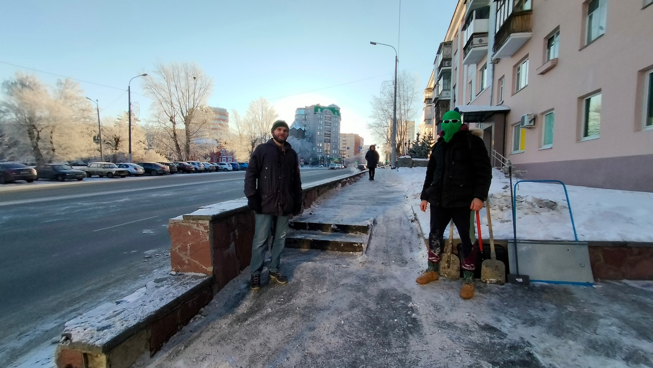 Ответ на пост «Вместе с Чистомэном очистили тротуар» | Пикабу