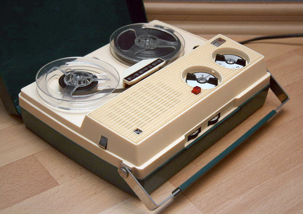 Портативный катушечный магнитофон Мрiя 1967 года выпуска