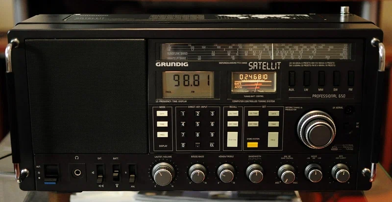 Немецкий "Grundig" против советского "Салют-001" | Пикабу