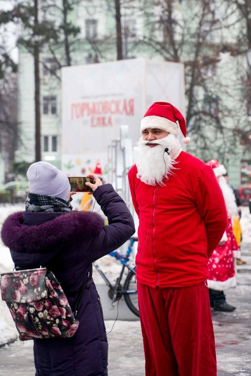 В Нижнем Новгороде прошёл новогодний велопарад Дедов Морозов | Пикабу