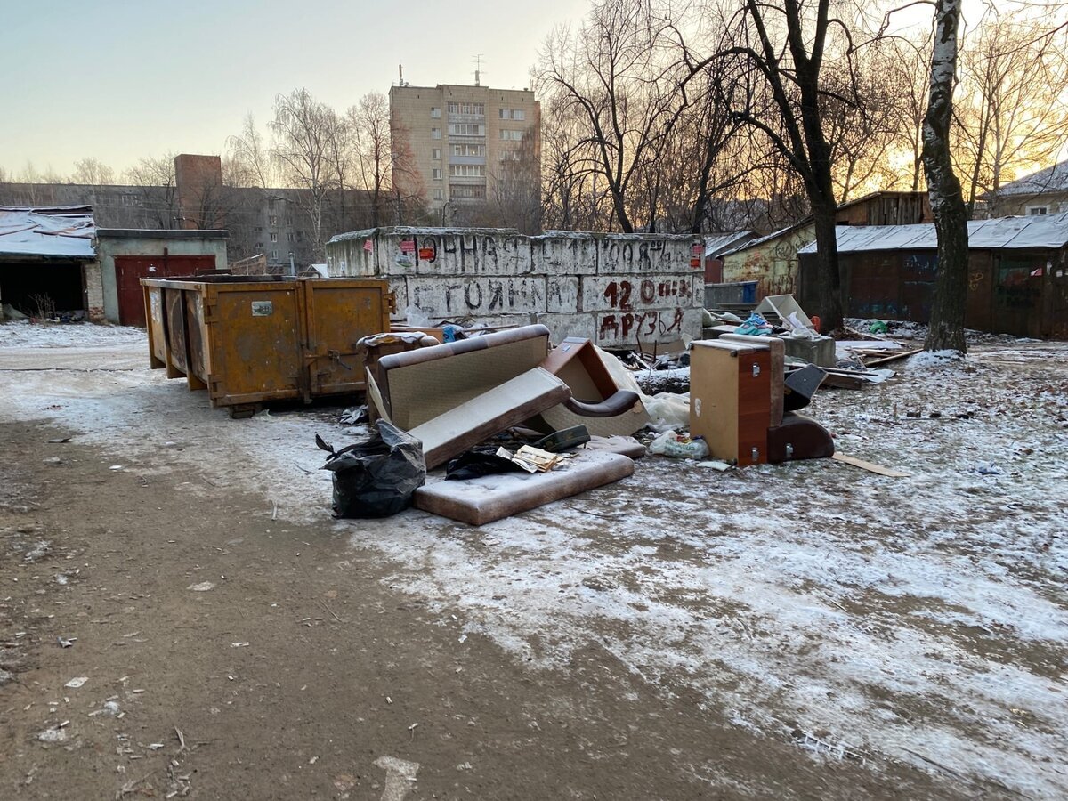 Нашел на помойке фотоальбом с добрыми, советскими фотографиями: девушки,  советские солдаты, быт в СССР | Пикабу