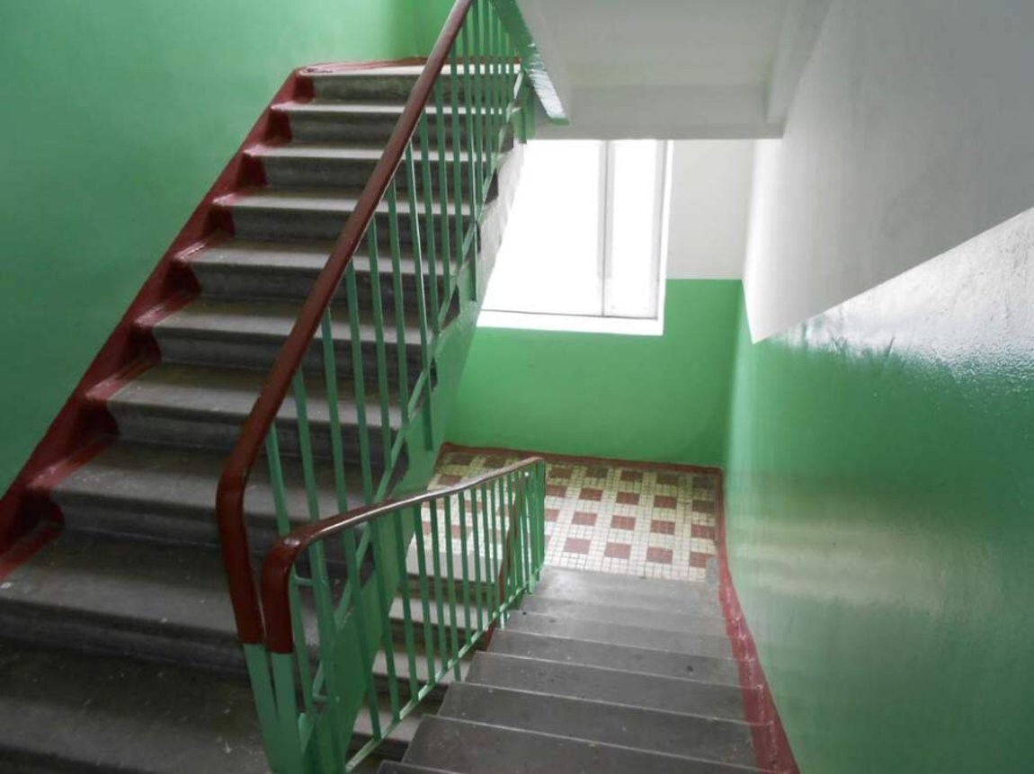 Оформление и дизайн лестниц в школе