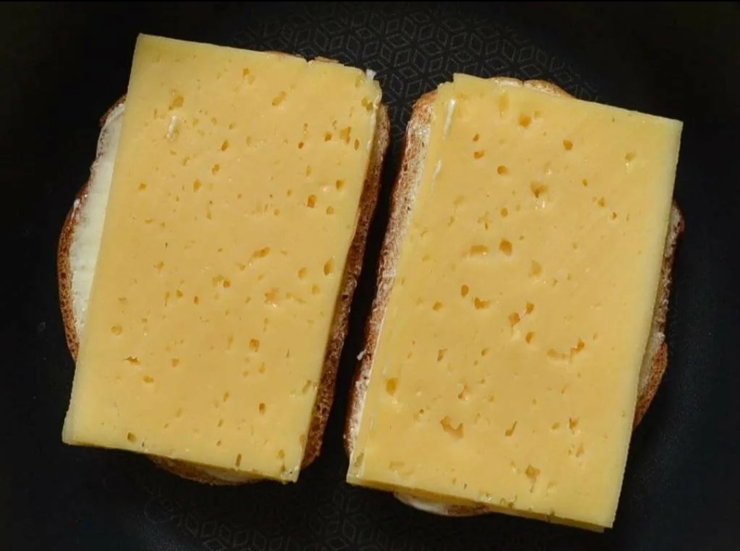 Сэндвич с сыром. Бутерброд масло сыр. Бутерброд с сыром 3. Бутерброды с беконом. Бутерброд c маслом и сыром.