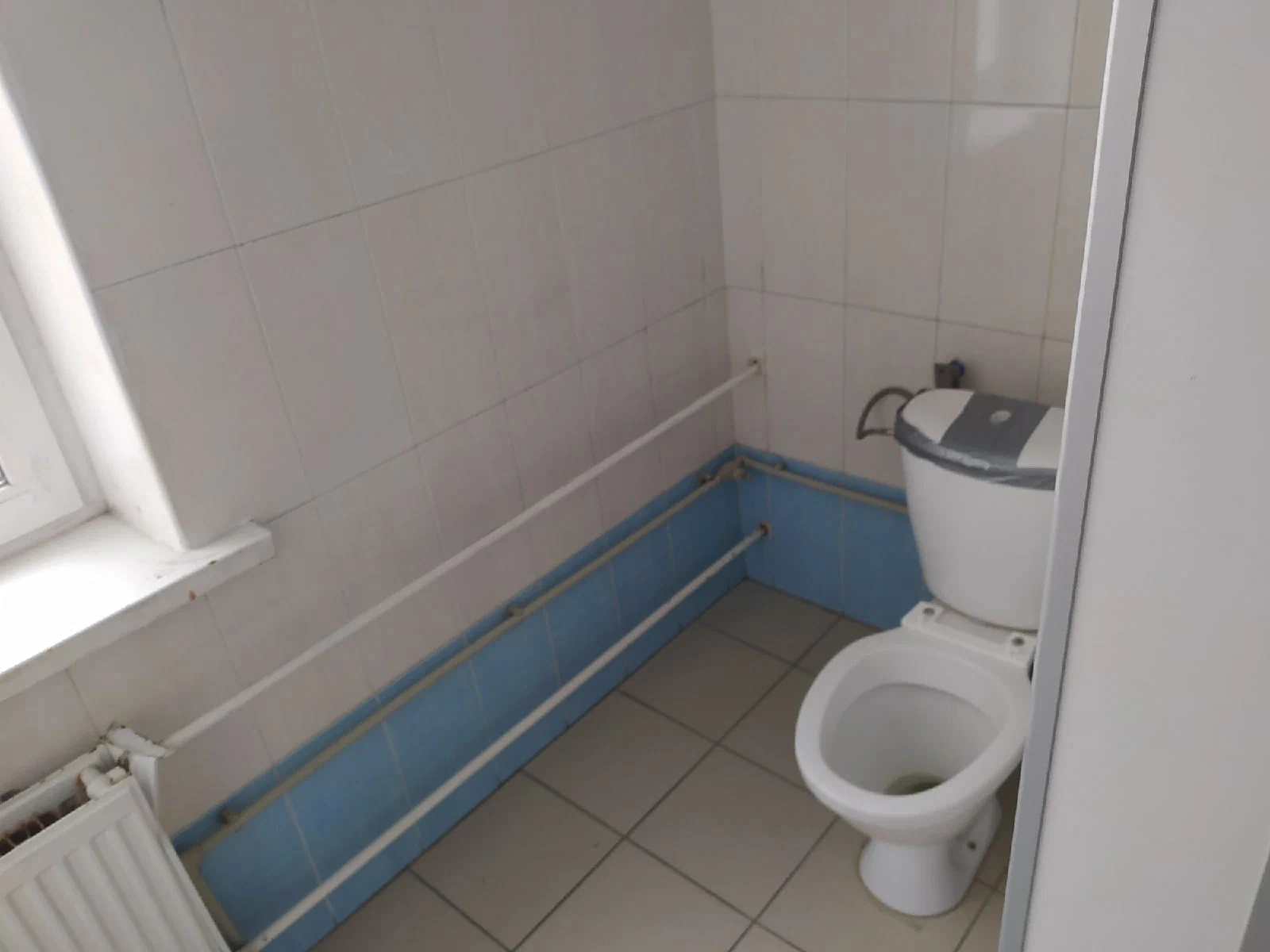 Кто и зачем устанавливает скрытые камеры в общественных туалетах