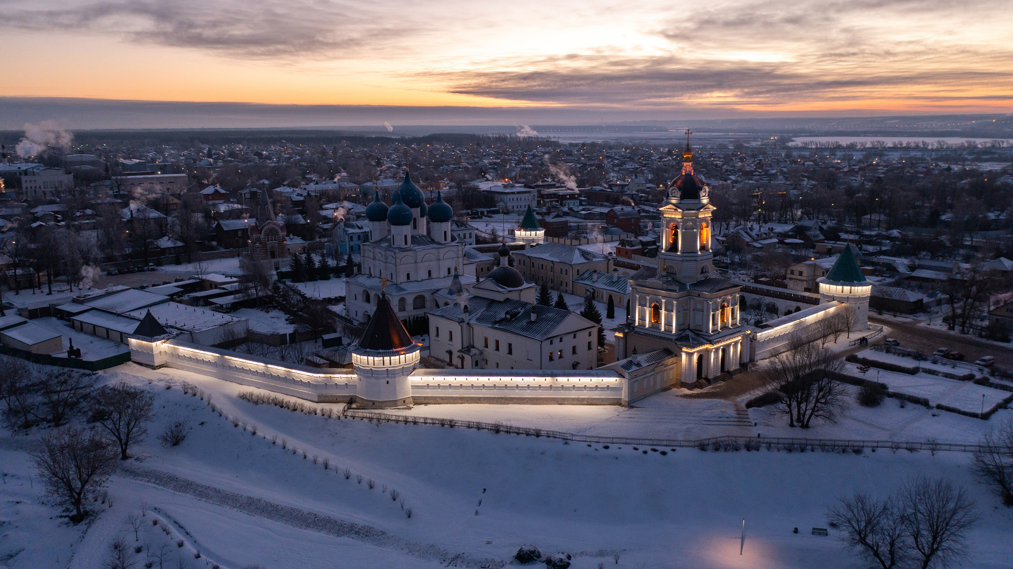 Высоцкий монастырь в Серпухове фото