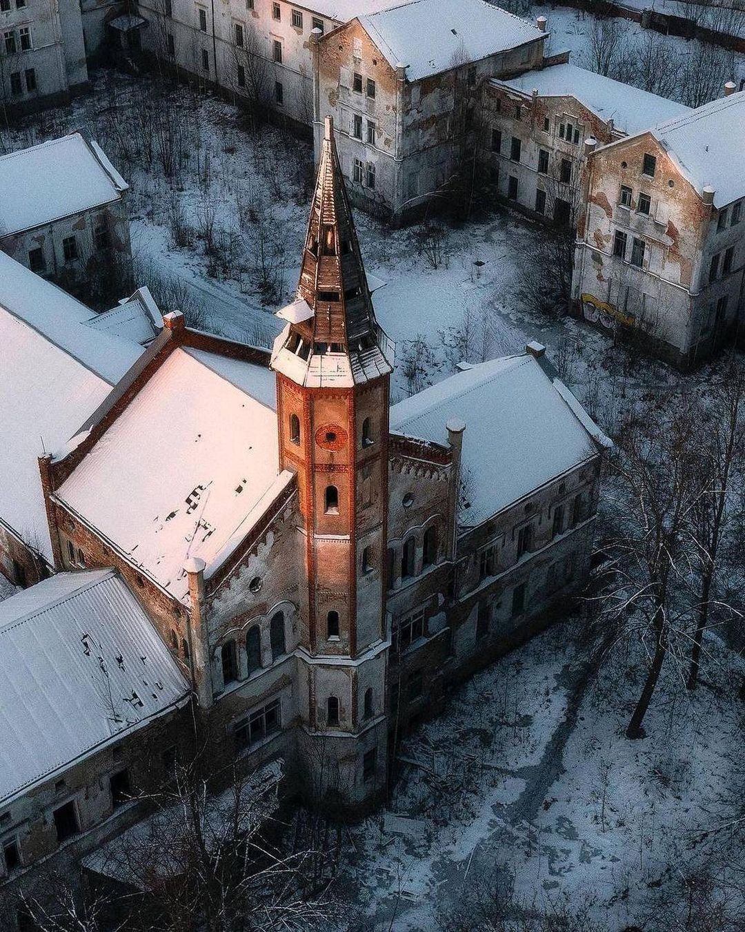 Заброшенная психиатрическая больница Алленберг, Калининградская область |  Пикабу