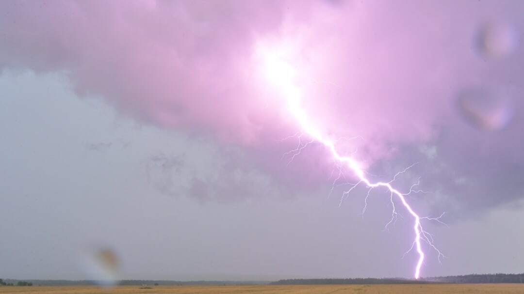 Сверкает молния в ночи. Гроза молния. Mine lightning. Молния в городе. Молнии кататумбо маяк маракайбо.