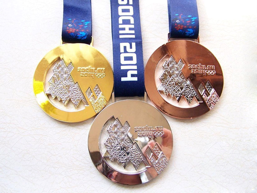 Олимпийская медаль 2014 года. Олимпийские медали Сочи 2014. Олимпийские игры в Сочи 2014 медали. Медали олимпиады 2014 Сочи. Комплект Олимпийских медалей.