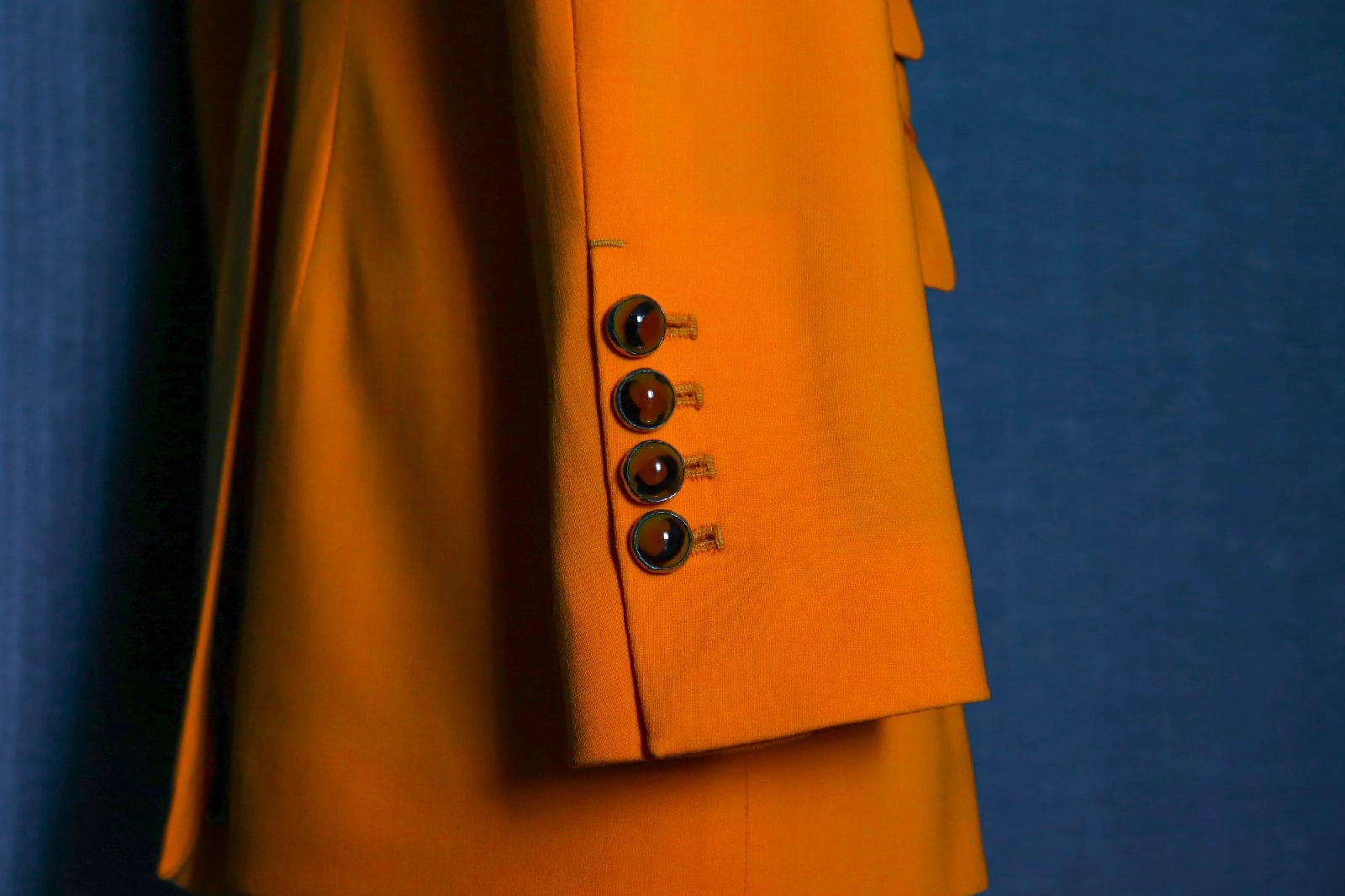 Оранжевый жакет | Пикабу