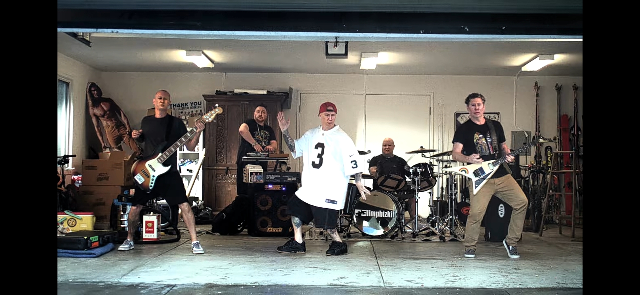 Limp Bizkit вылез из спячки, и решил хайпануть | Пикабу