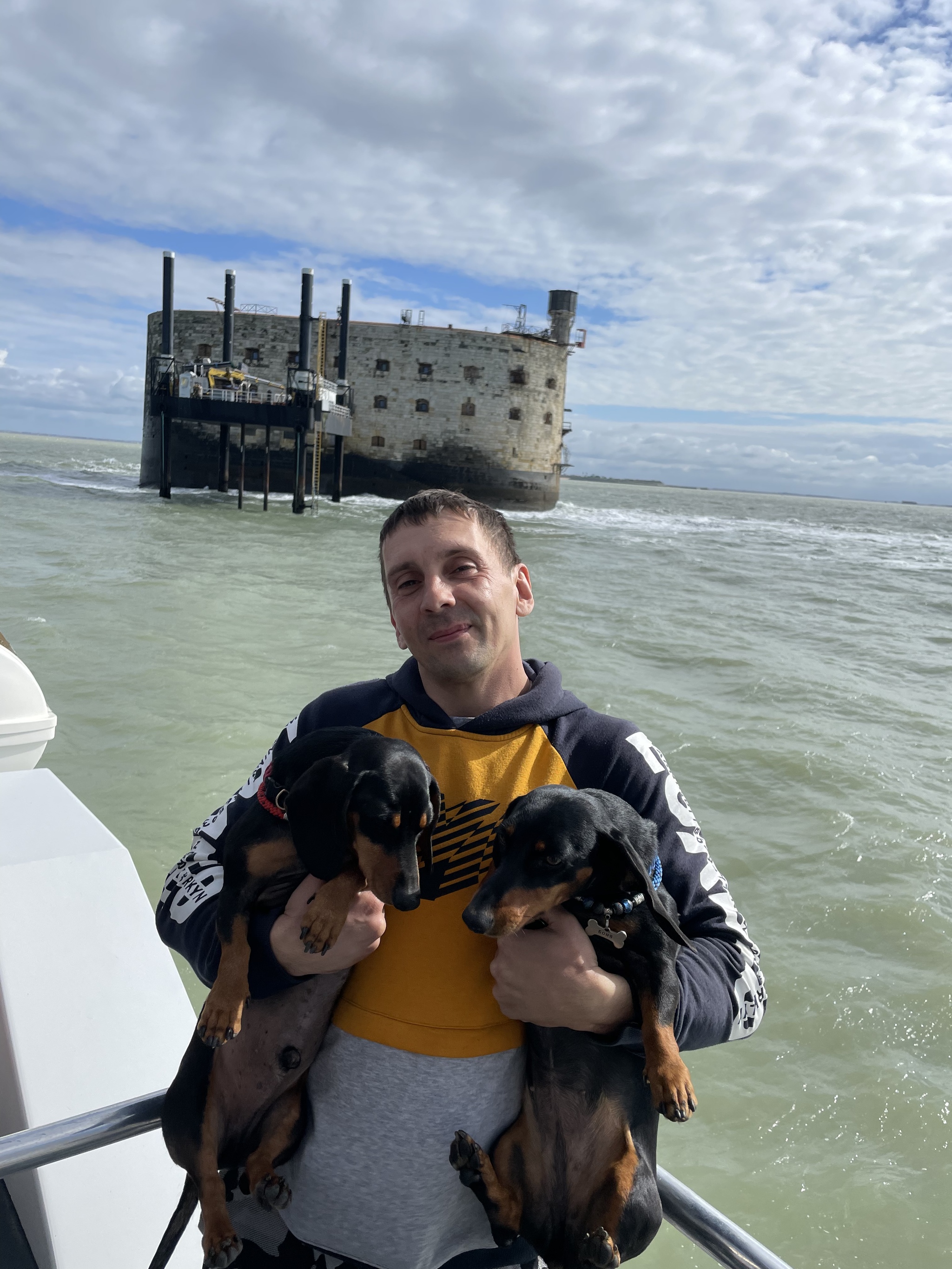 Дальнобойщик с таксами. Выходные в Le Rochelle + Fort Boyard | Пикабу