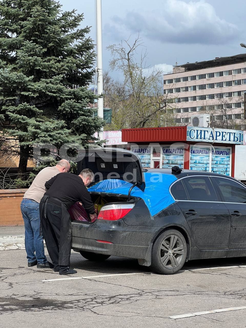 Синей изолентой можно отремонтировать все! | Пикабу