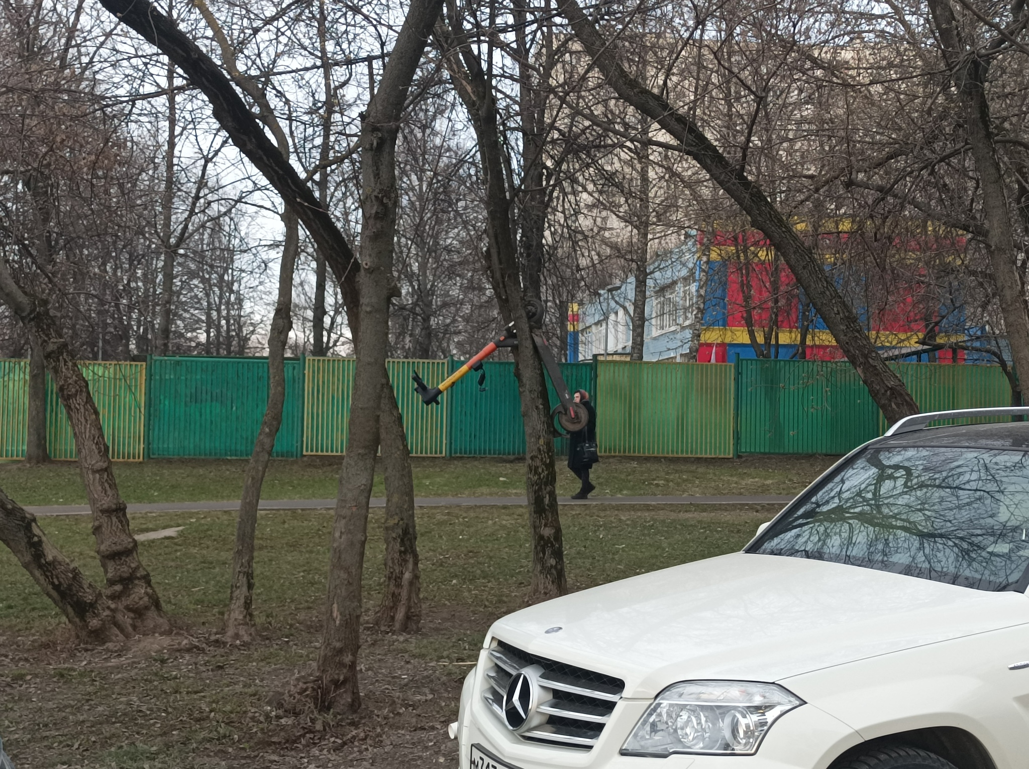 Утро Бирюлёво. Парковка самоката | Пикабу