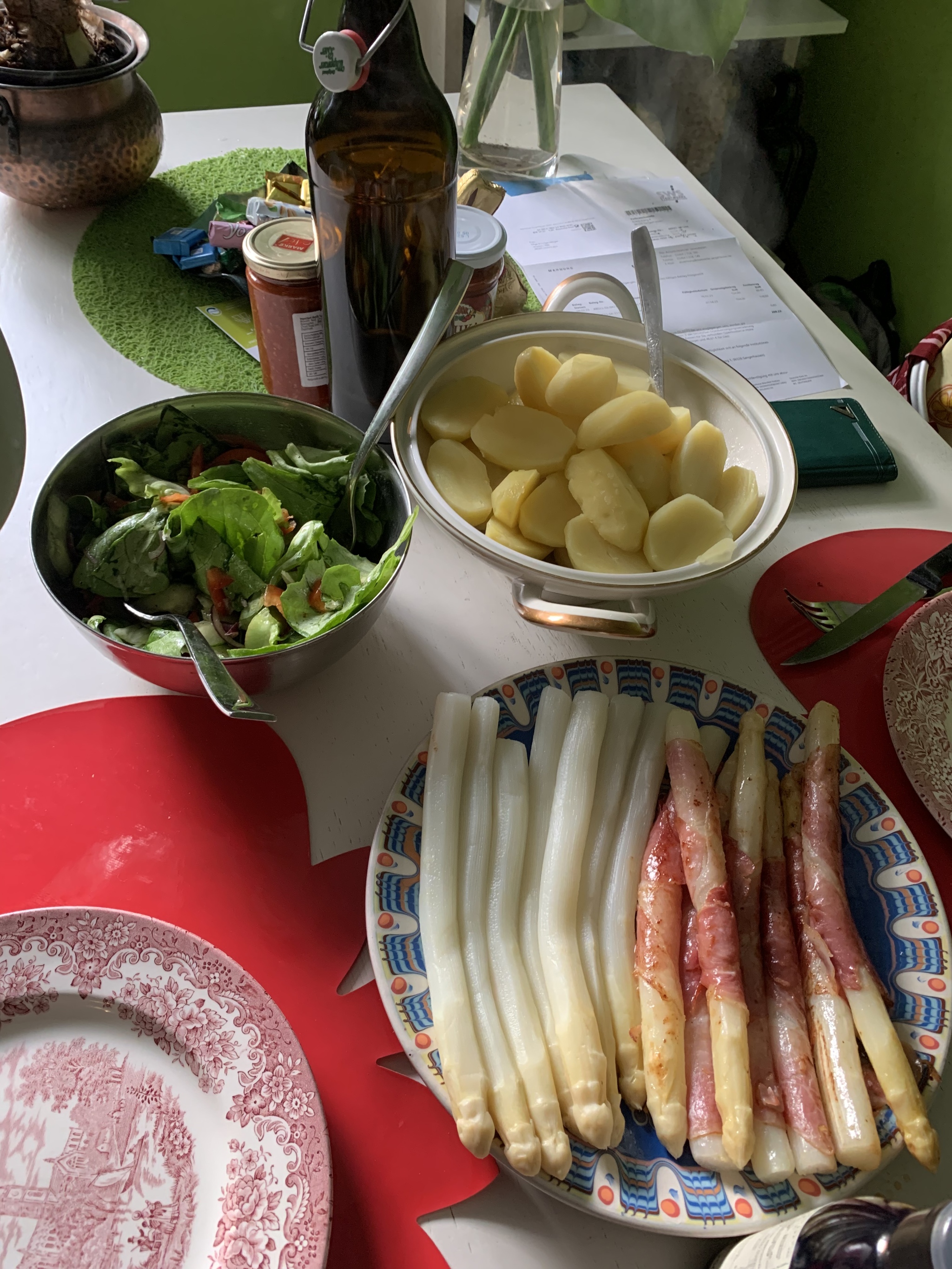 В Германии наступило время королевы полей, спаржи, шпаргель по немецки ...