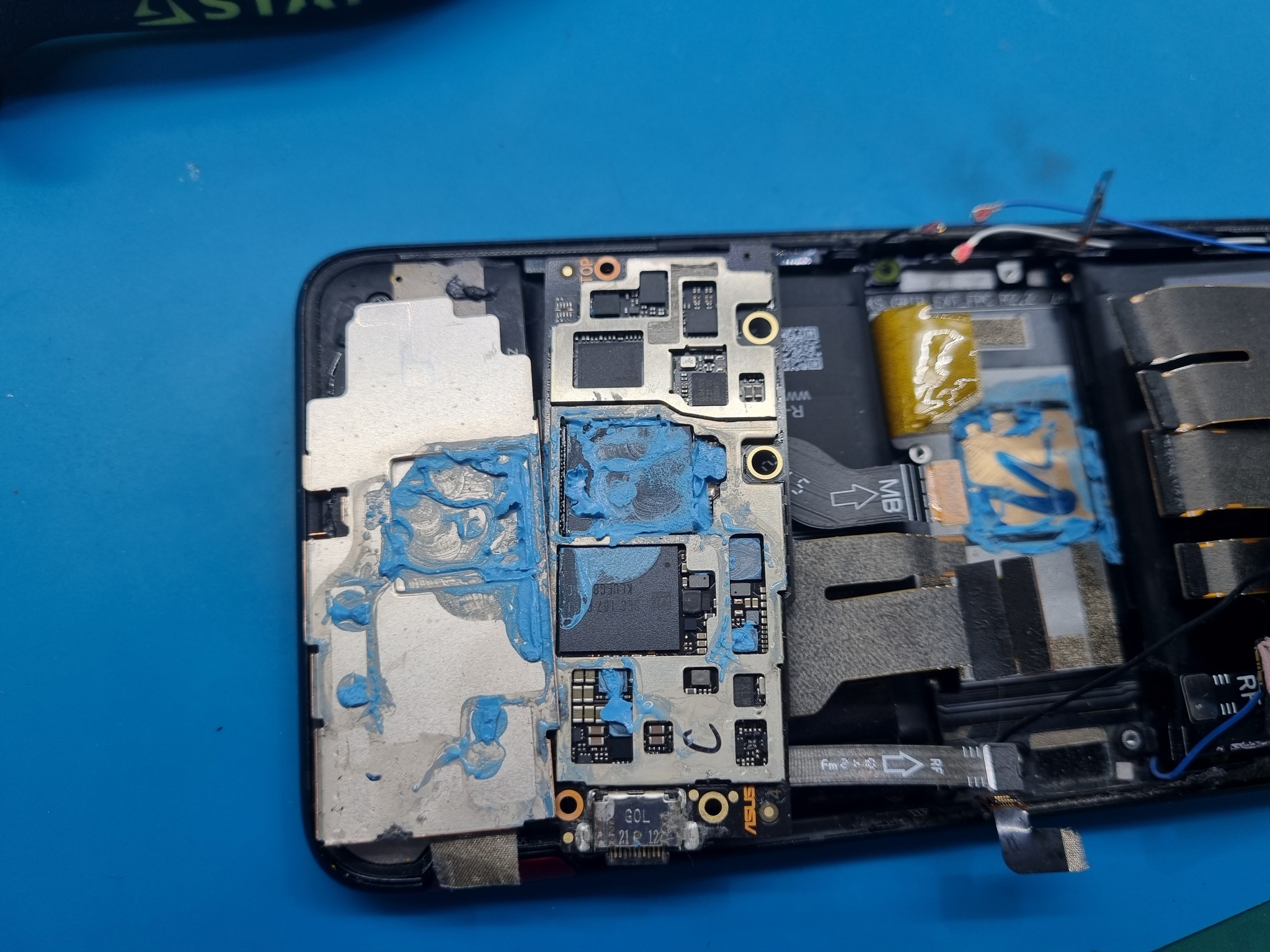 Как починить гнездо зарядки телефона?