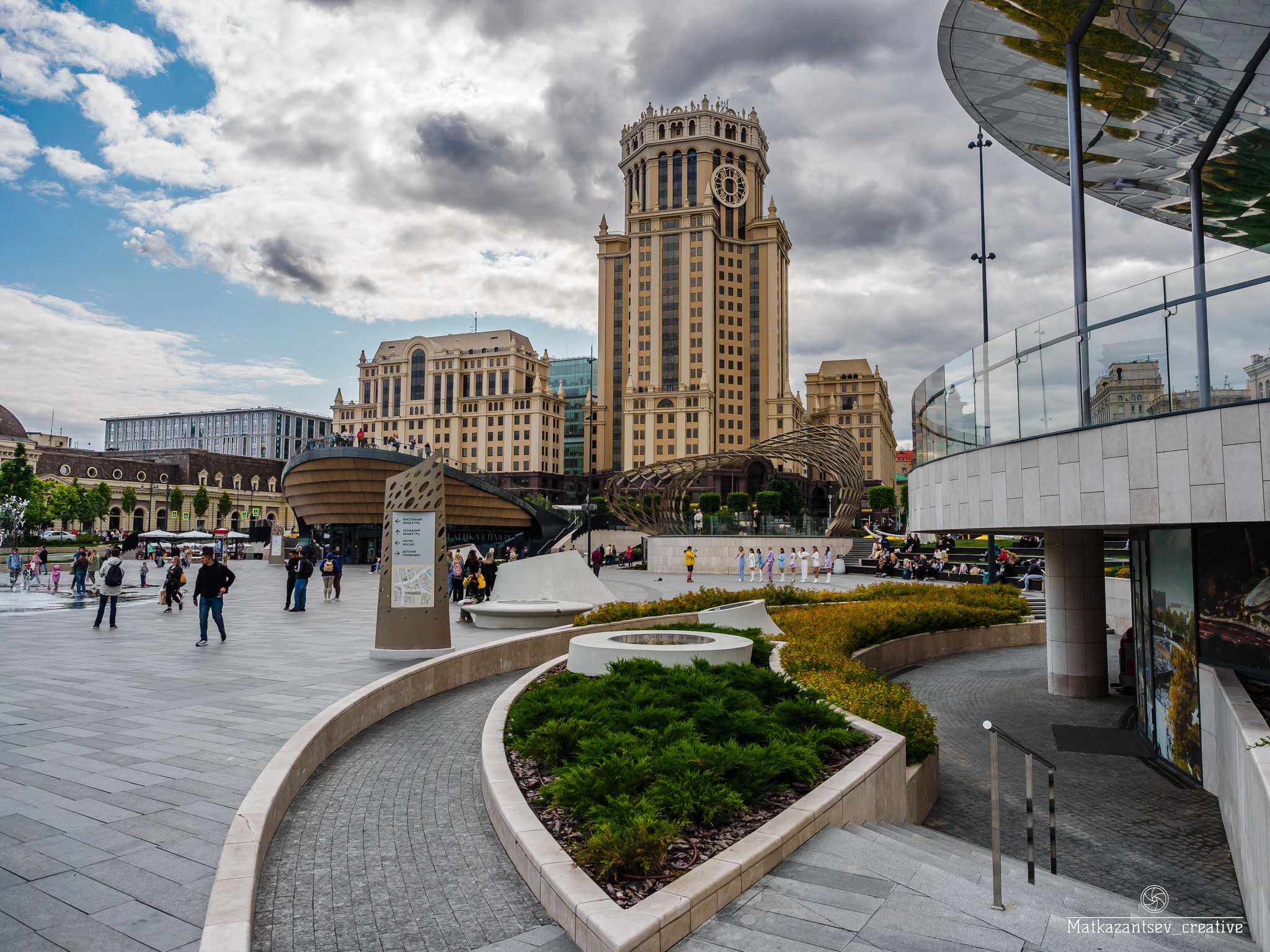 Павелецкий парк москва фото. Павелецкий парк. Метро Павелецкая парк. Ландшафтный парк Павелецкий вокзал. Ландшафтный парк на Павелецкой площади.