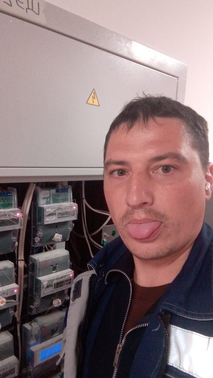 Настоящий электрик боится электричества. Поэтому я слаботочник) | Пикабу