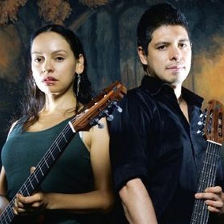 RODRIGO y GABRIELA - в Мексике трудно удивить игрой на гитаре, но этот дуэт  порвал всех даже там! И не только в Мексике... | Пикабу