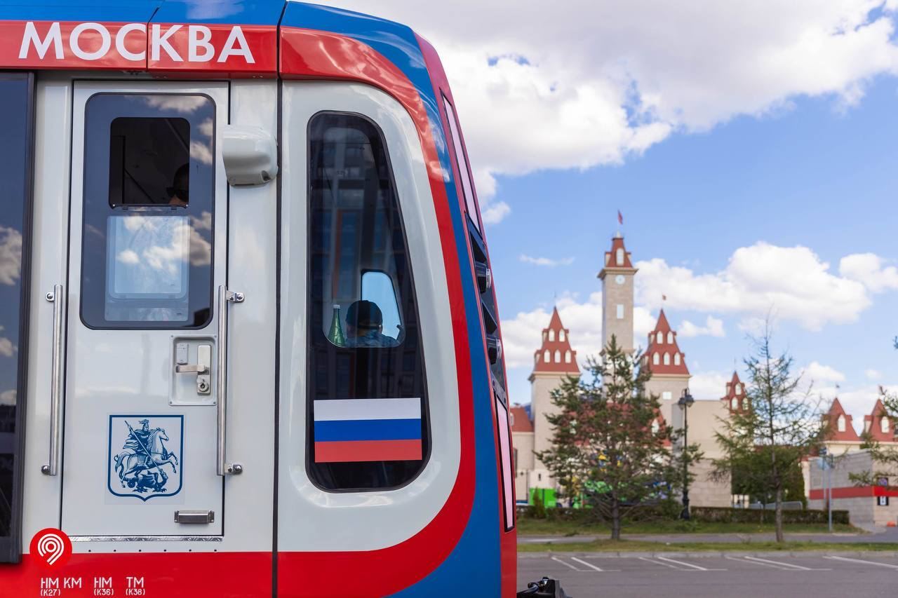 Выставка спецтехники Московского транспорта на площадке «Острова Мечты» |  Пикабу