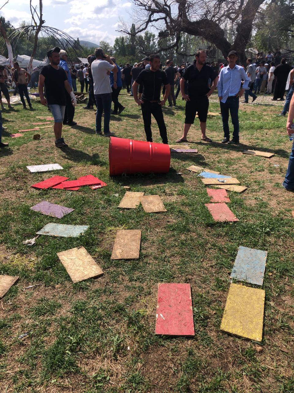 Погромы, беспорядки и костер из радужных флагов: в Тбилиси сорвали ЛГБТ- фестиваль | Пикабу