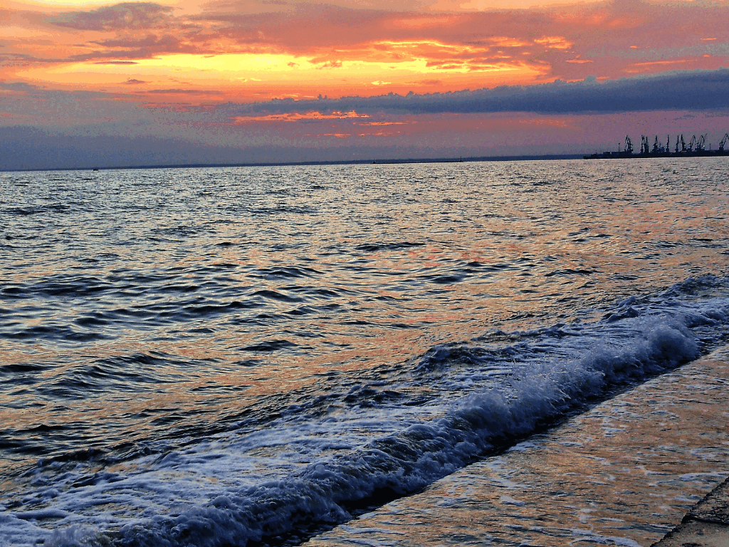 Бердянск море недорого. Азовское море Бердянск закат. Бердянск Краснодарский край. Бердянск пляж. Бердянск природа.