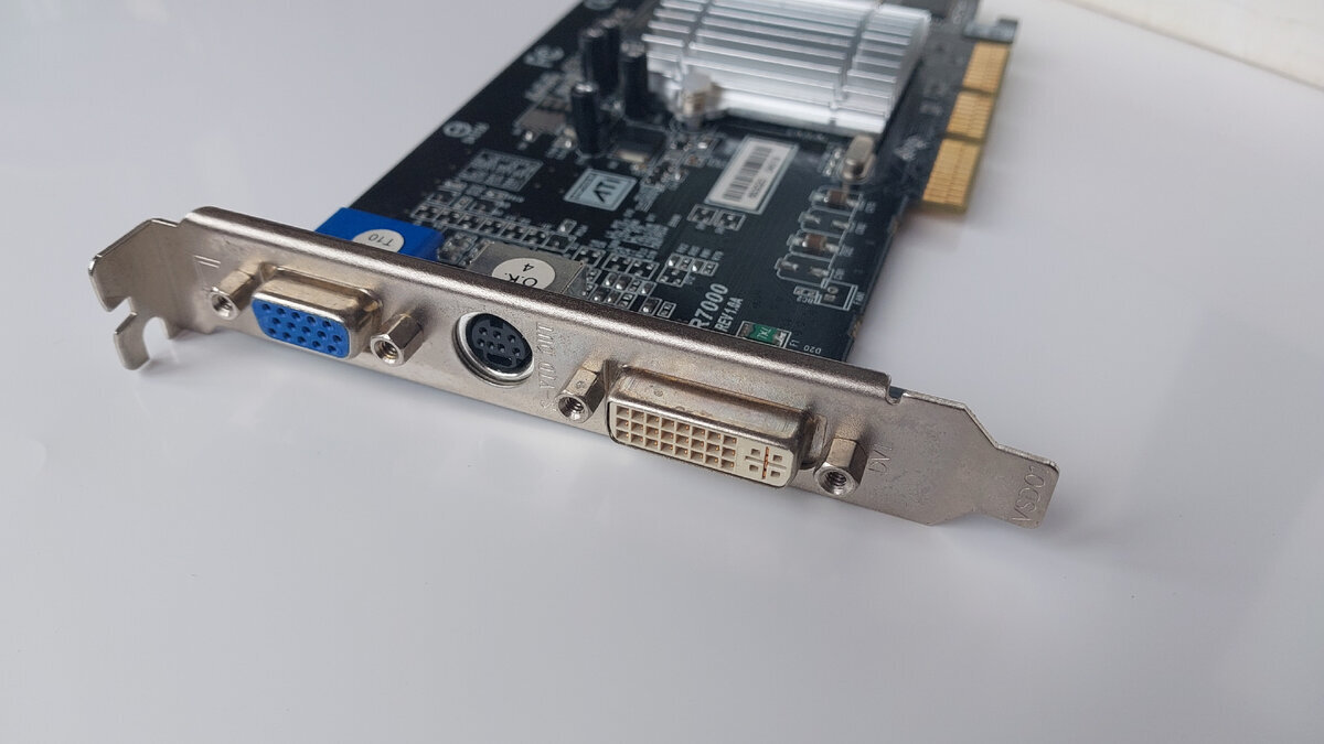 Видеокарты нашей молодости. ATI Radeon 7000 или Radeon VE | Пикабу