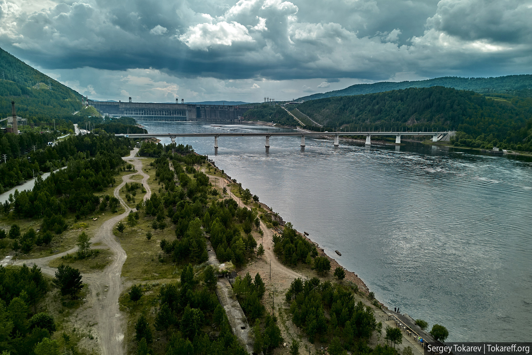 Поселок строителей красноярской гэс. Красноярская ГЭС Дивногорск. ГЭС Дивногорск смотровая площадка. Смотровая Красноярская ГЭС. Красноярская ГЭС смотровая площадка.