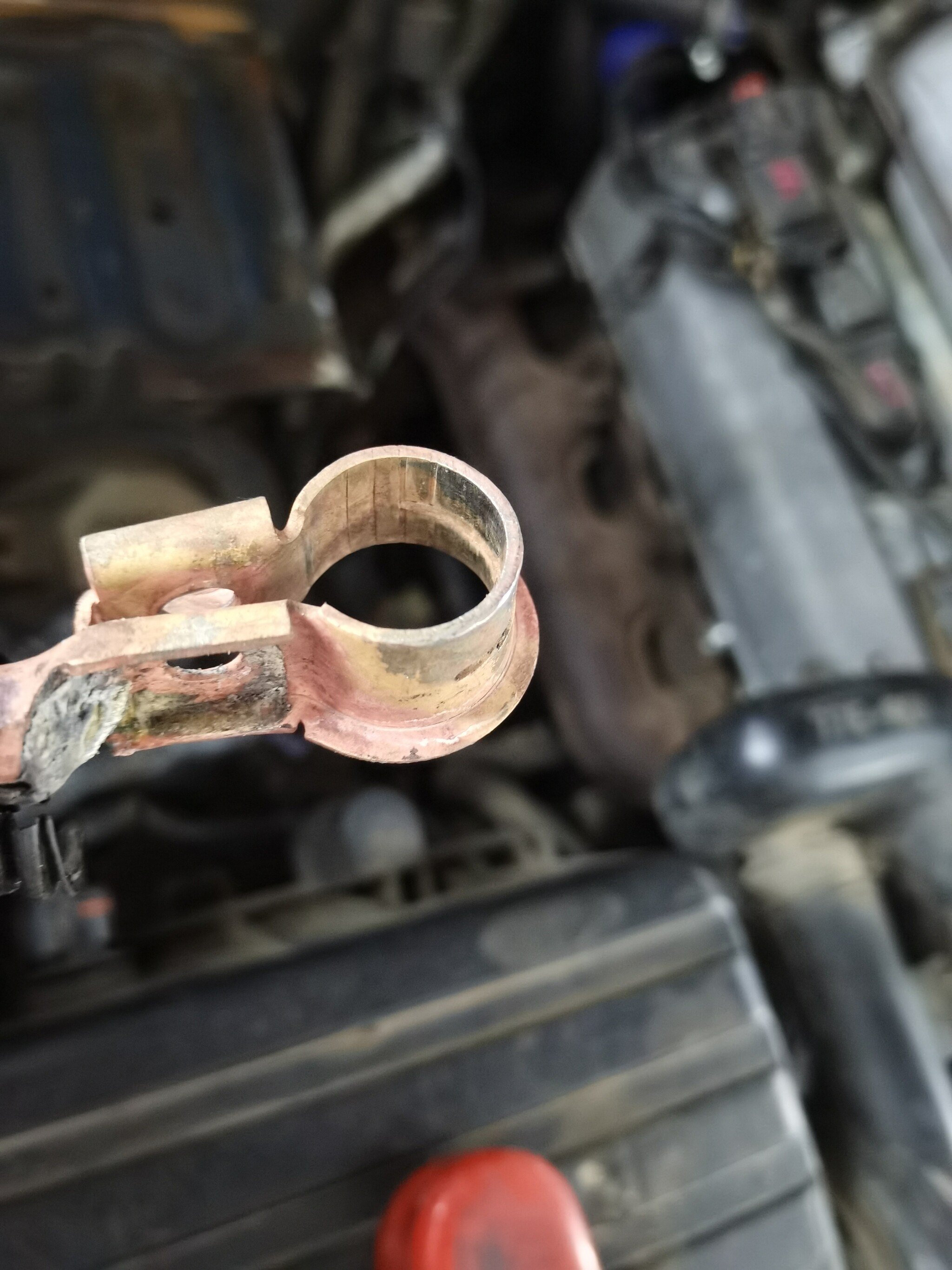 Очистка клем аккумулятора без смс и регистрации | Пикабу