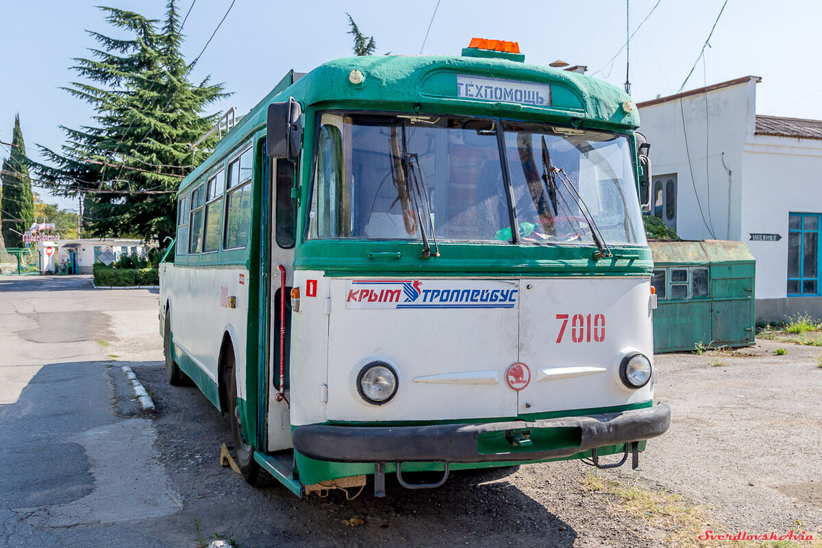 Один из старейших троллейбусов Крыма. Skoda 9Tr12-техпомощь | Пикабу