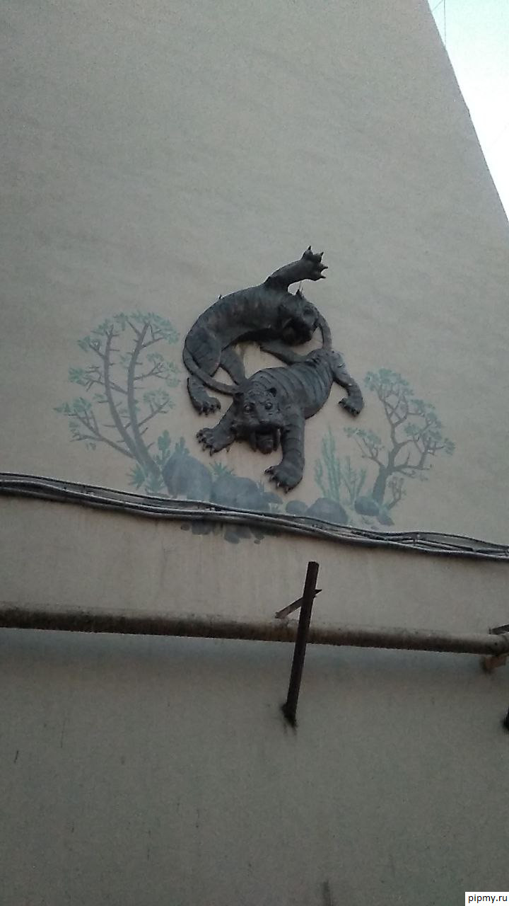 Тихий дворик на улице Правды | Пикабу