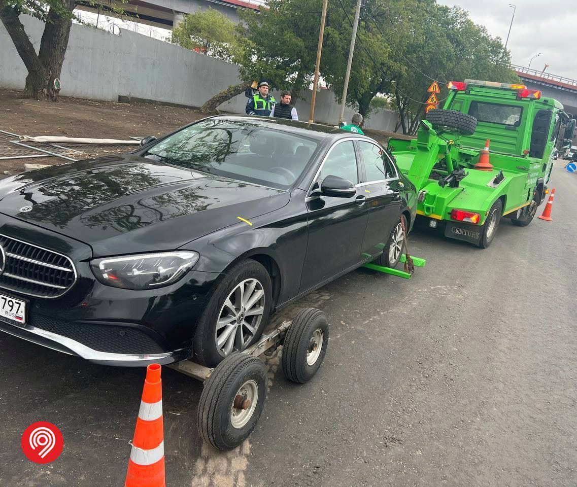 Два автомобиля Mercedes-Benz E-класса арестовали у владельца, который  накопил долги на 10 млн рублей | Пикабу