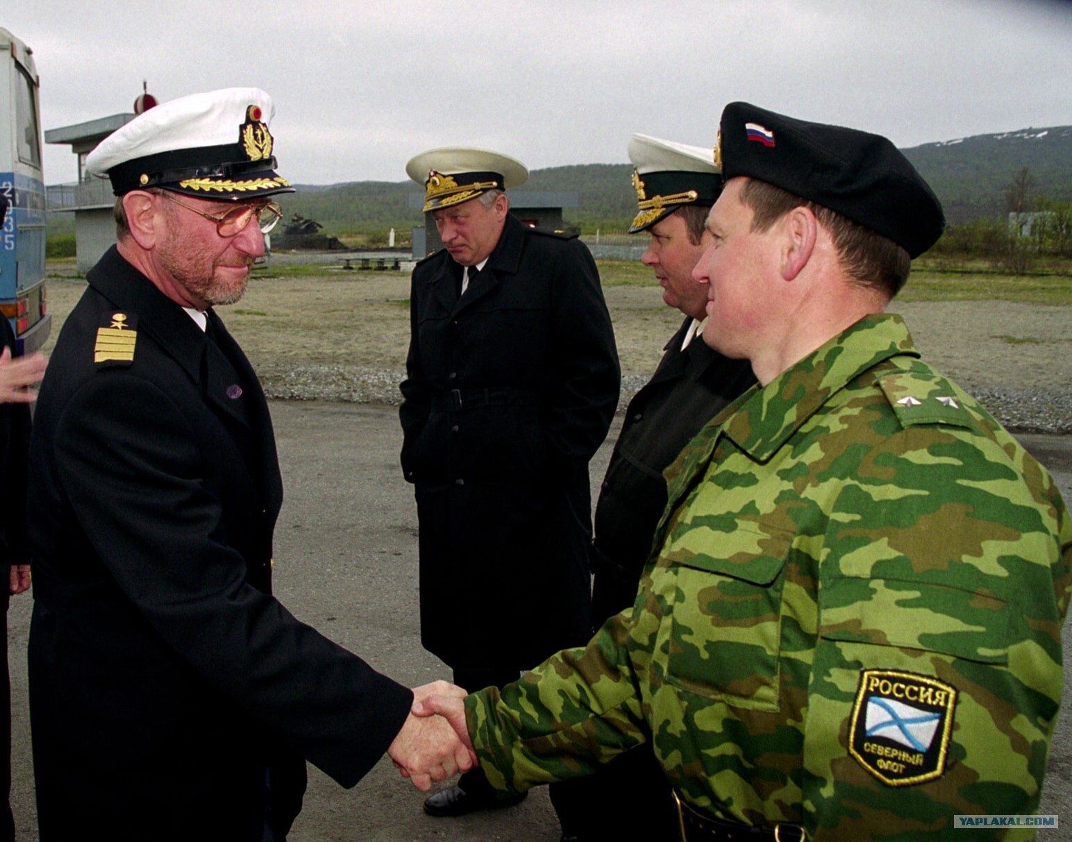 Военные атташе в 61-й бригаде. 2003 год | Пикабу