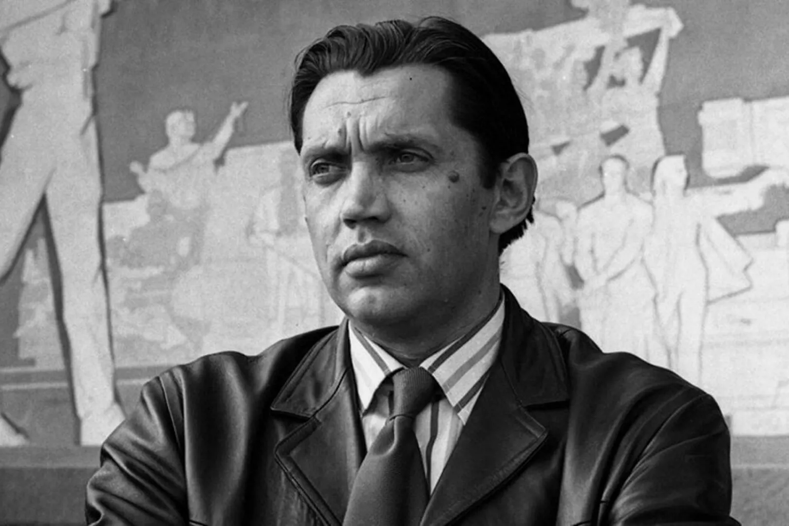 “С винтовкой мой папа уходит в поход…” Это стихотворение Роберт ...