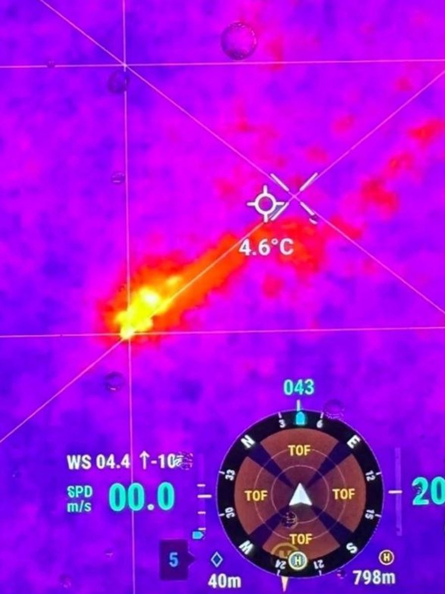 Фигура в красном спектре, как в языках пламени | Пикабу