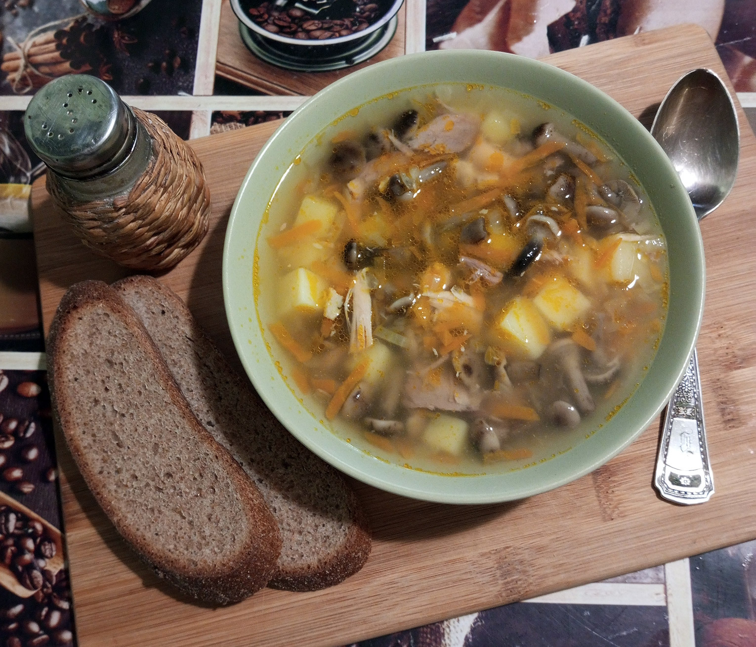 Суп с опятами и курицей - как вкусно сварить