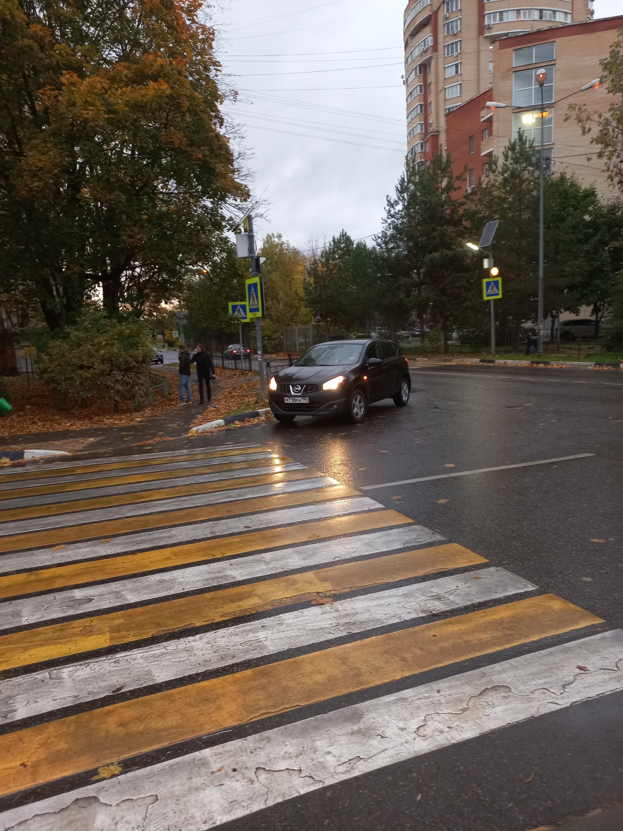 Парковка на перекрестке | Пикабу