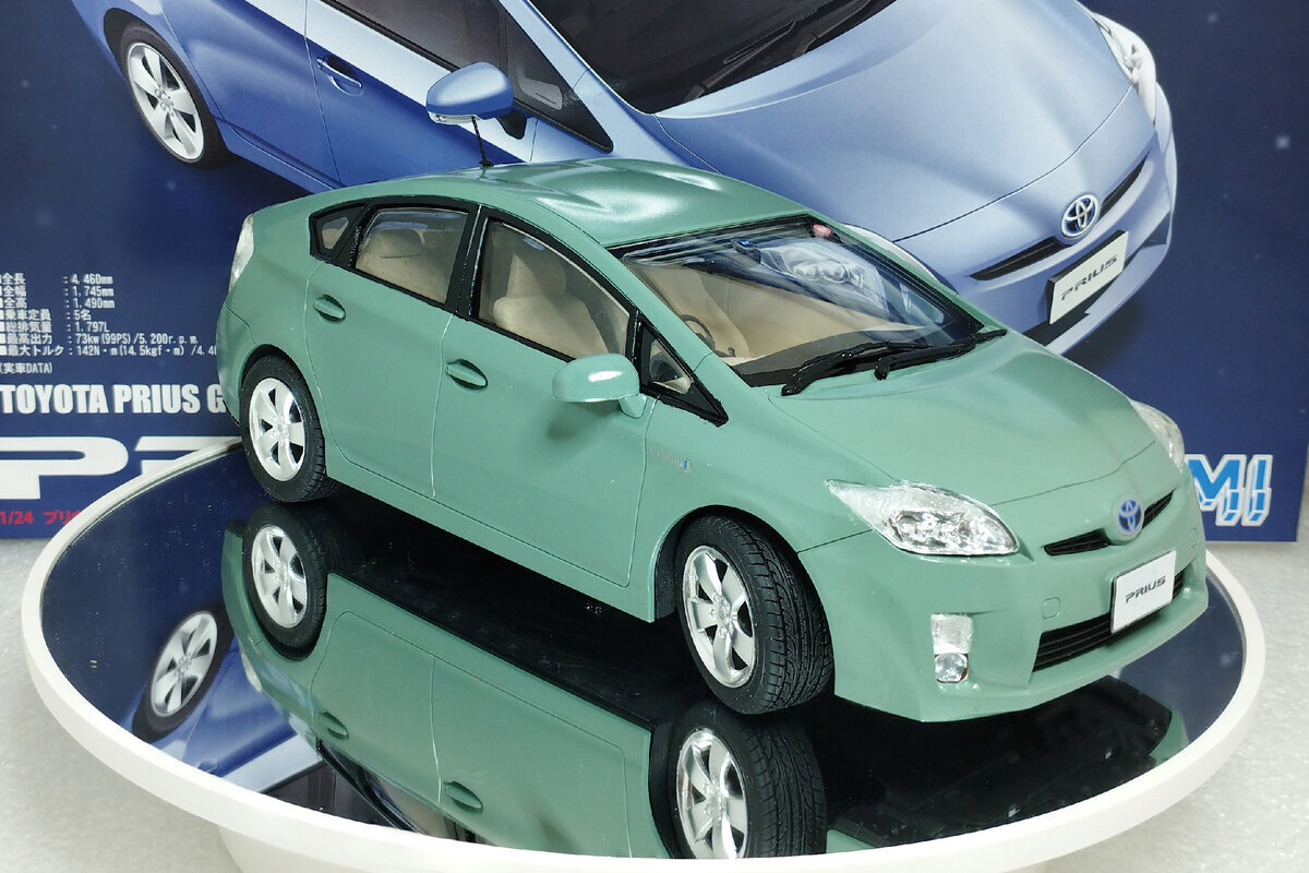 Сборка и покраска модели Toyota Prius Touring Selection в масштабе 1:24 |  Пикабу