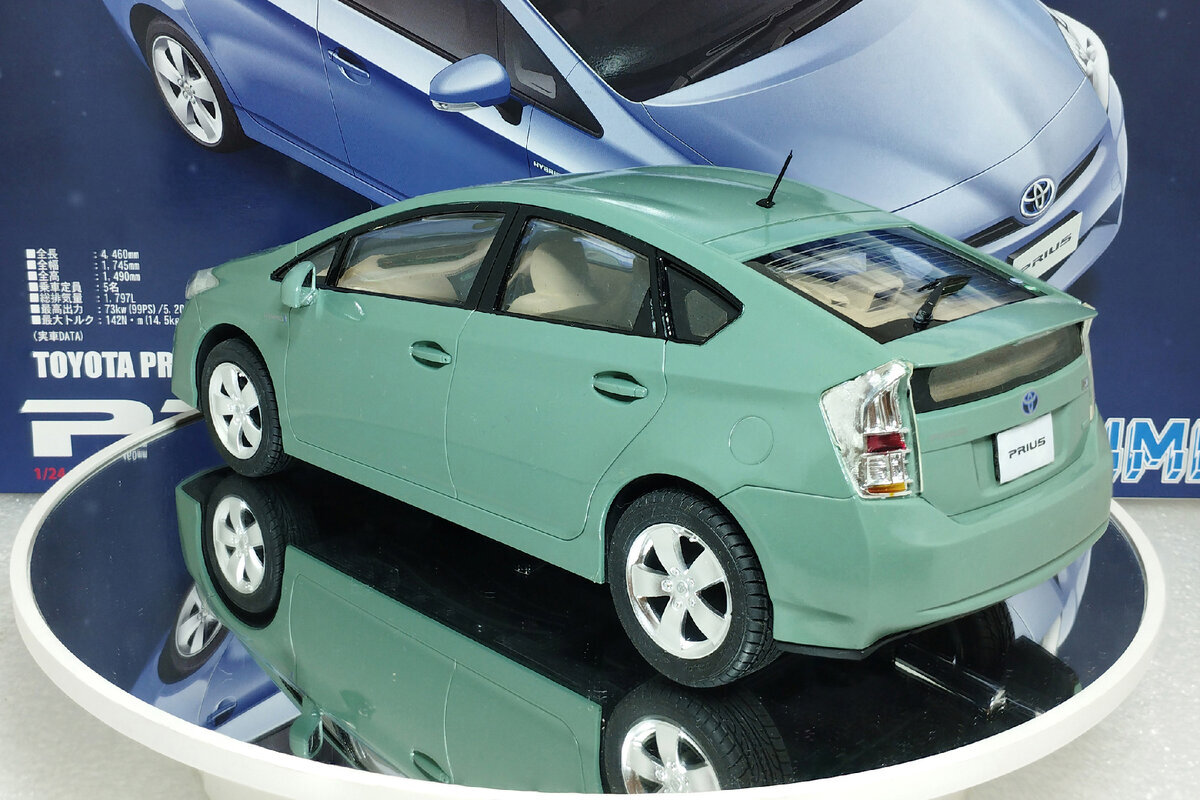 Сборка и покраска модели Toyota Prius Touring Selection в масштабе 1:24 |  Пикабу