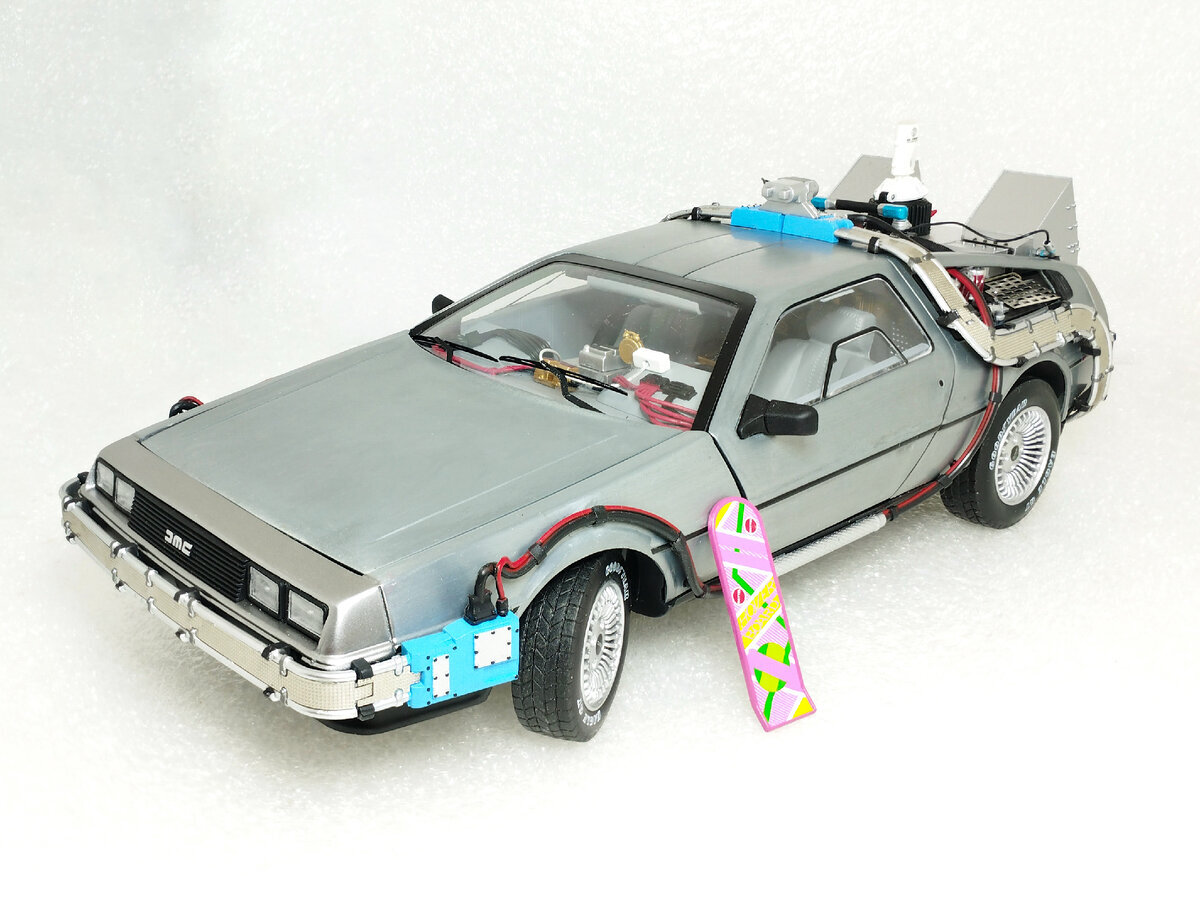 Машина времени DeLorean DMC-12 в масштабе 1:18 с высокой детализацией (из  к/ф 